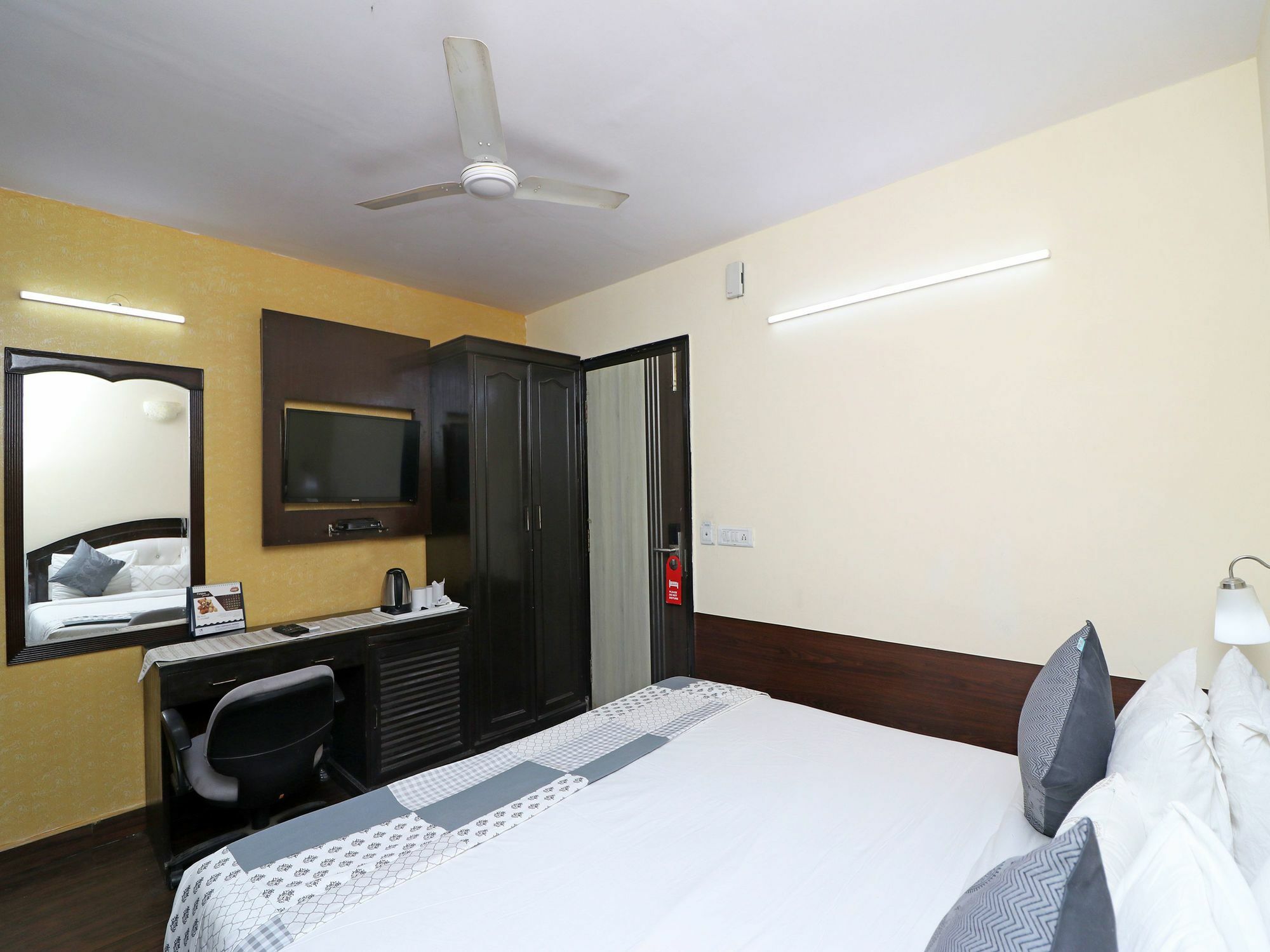 Oyo 13451 Star Corporate Avenue Hotel New Delhi Luaran gambar