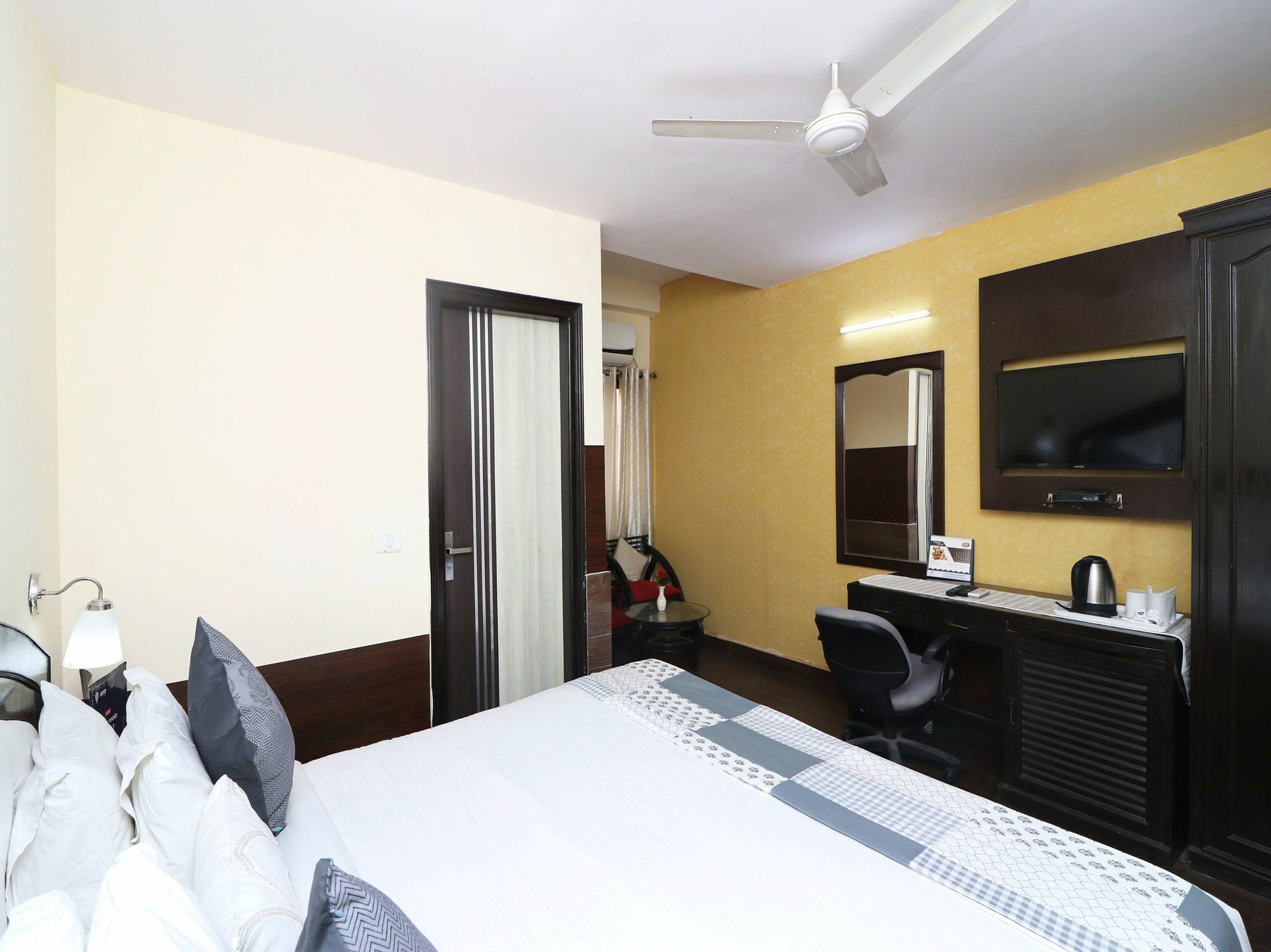 Oyo 13451 Star Corporate Avenue Hotel New Delhi Luaran gambar